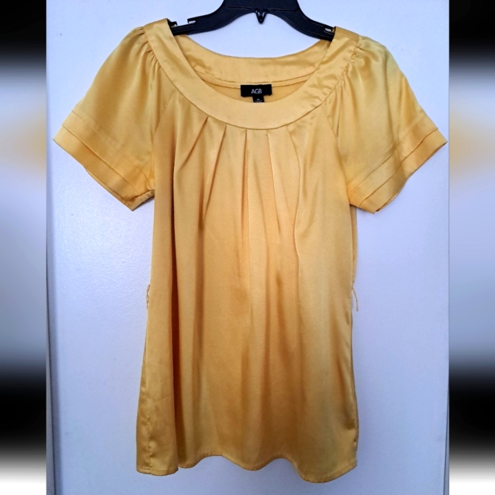 Vintage AGB Gold Silky Satiny Short-sleeved Blouse Round Neck Women size Medium